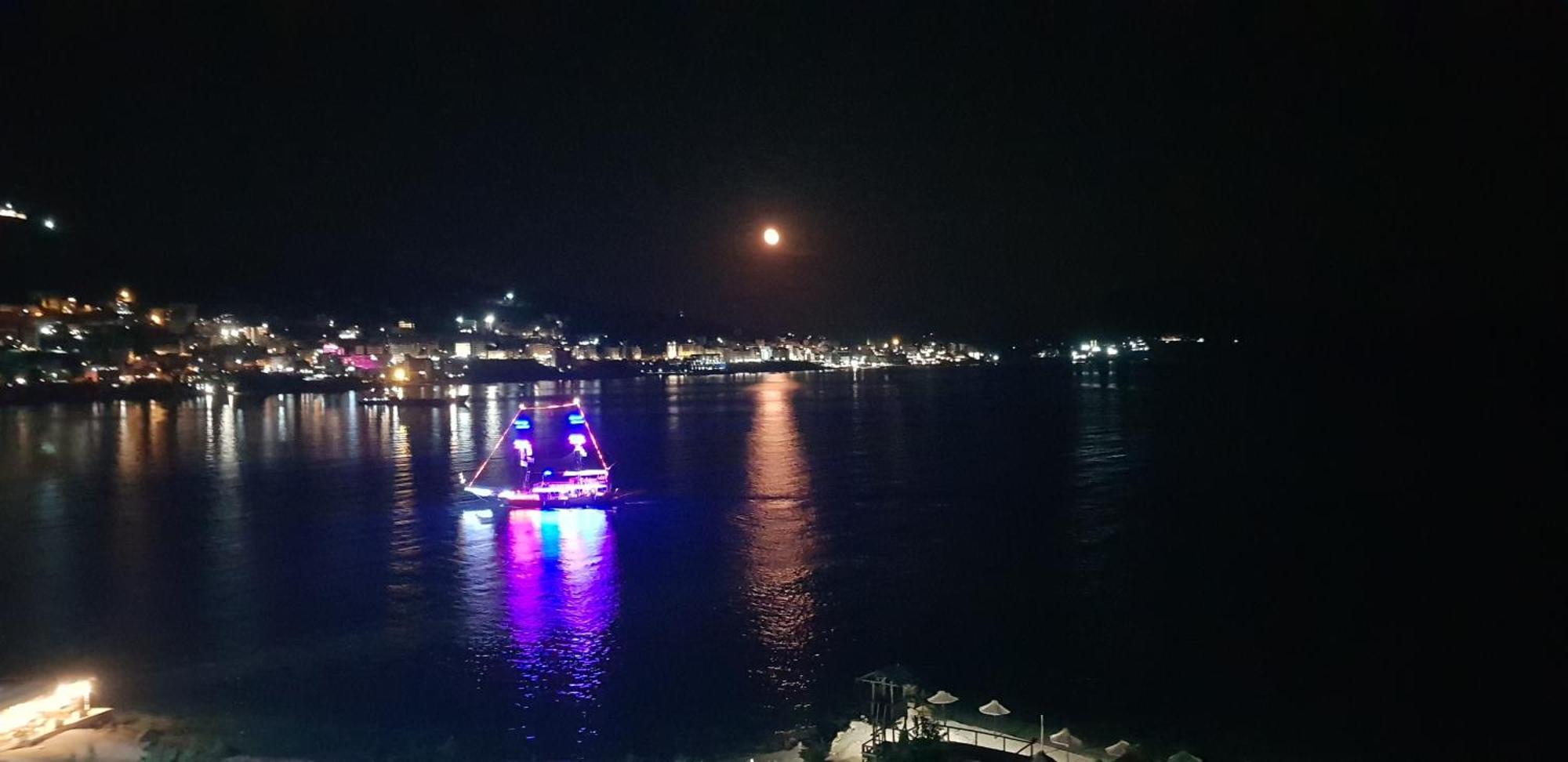 Limani Luxury Apartments Beachfront Sarandë Pokoj fotografie